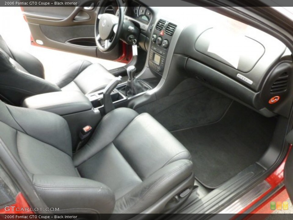 Black Interior Dashboard for the 2006 Pontiac GTO Coupe #63379544