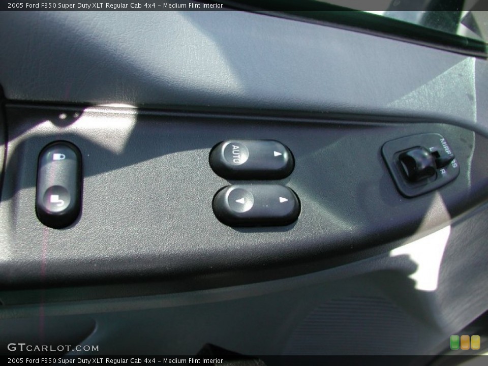 Medium Flint Interior Controls for the 2005 Ford F350 Super Duty XLT Regular Cab 4x4 #63409154