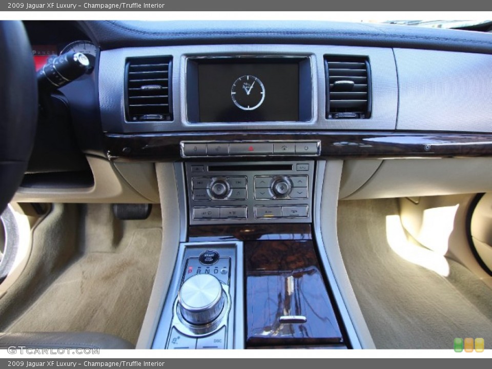 Champagne/Truffle Interior Controls for the 2009 Jaguar XF Luxury #63410666