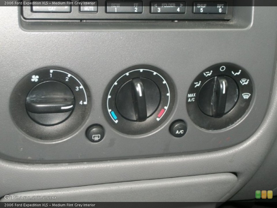 Medium Flint Grey Interior Controls for the 2006 Ford Expedition XLS #63417703