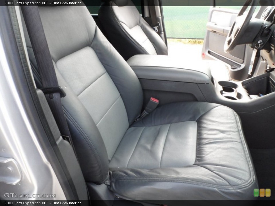 Flint Grey Interior Photo for the 2003 Ford Expedition XLT #63430720