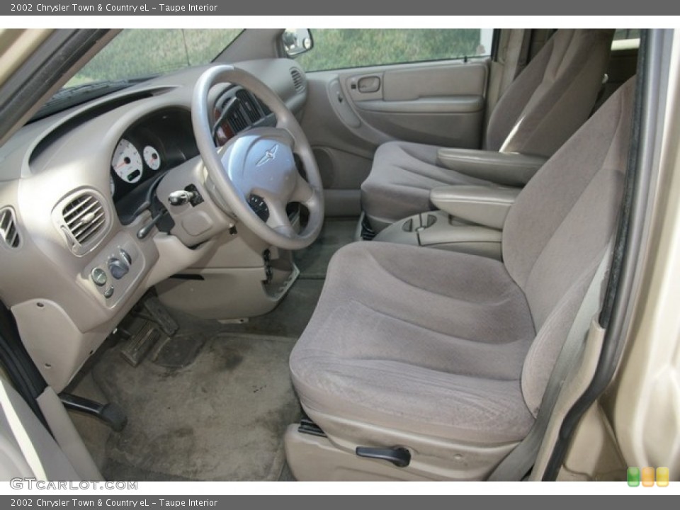 Taupe Interior Photo for the 2002 Chrysler Town & Country eL #63540917