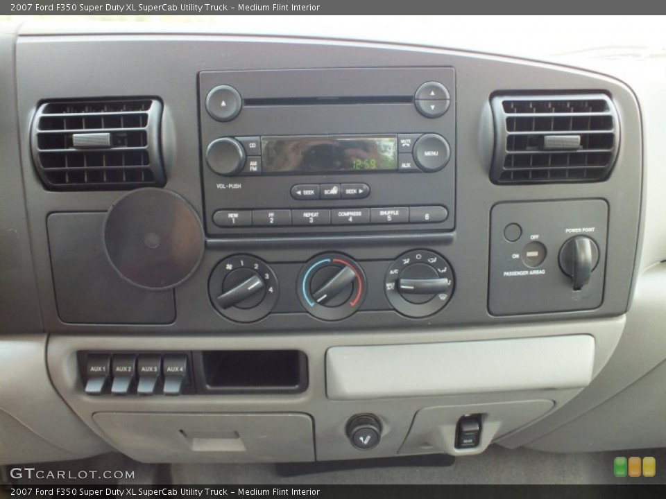 Medium Flint Interior Controls for the 2007 Ford F350 Super Duty XL SuperCab Utility Truck #63556825
