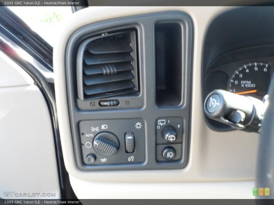 Neutral/Shale Interior Controls for the 2003 GMC Yukon SLE #63578464