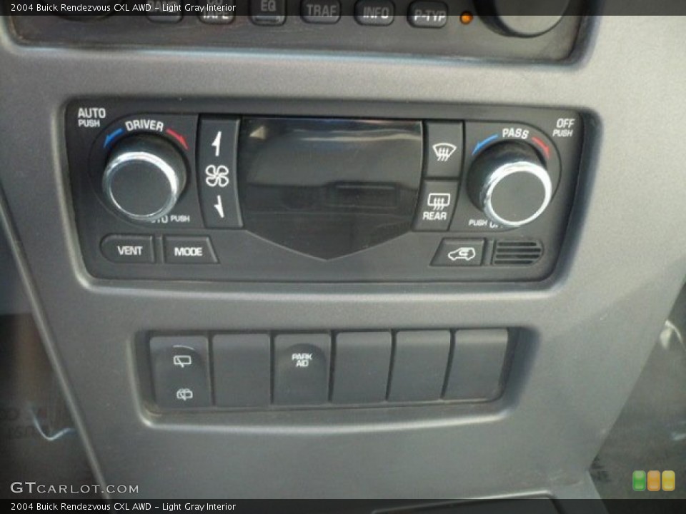 Light Gray Interior Controls for the 2004 Buick Rendezvous CXL AWD #63591328