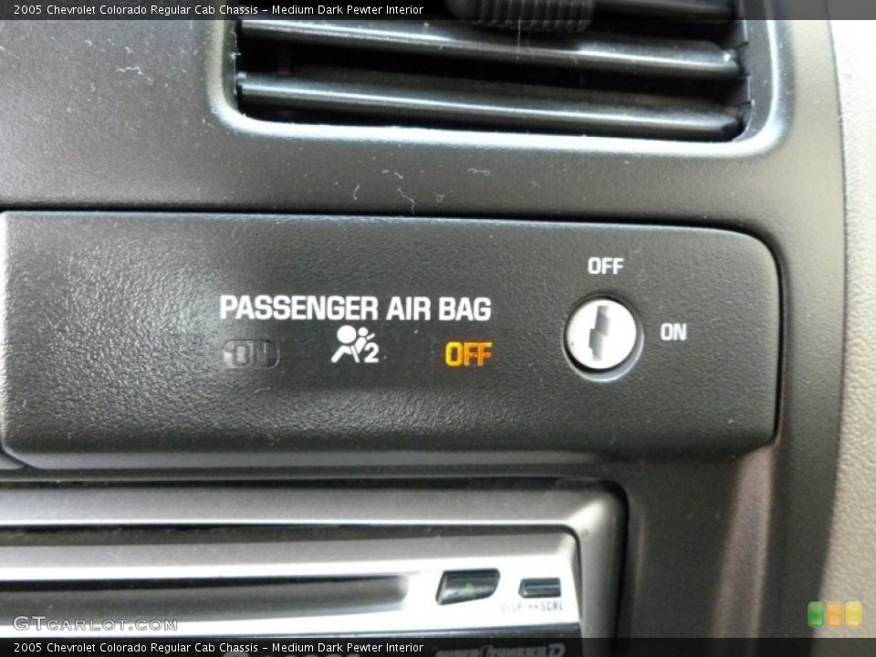 Medium Dark Pewter Interior Controls for the 2005 Chevrolet Colorado Regular Cab Chassis #63607831