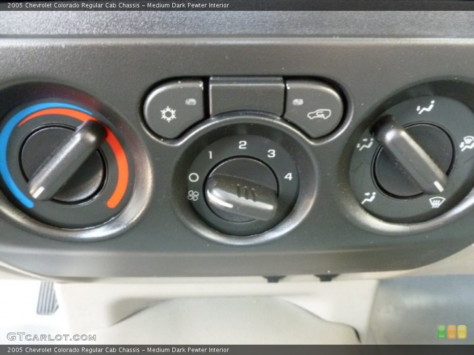 Medium Dark Pewter Interior Controls for the 2005 Chevrolet Colorado Regular Cab Chassis #63607846