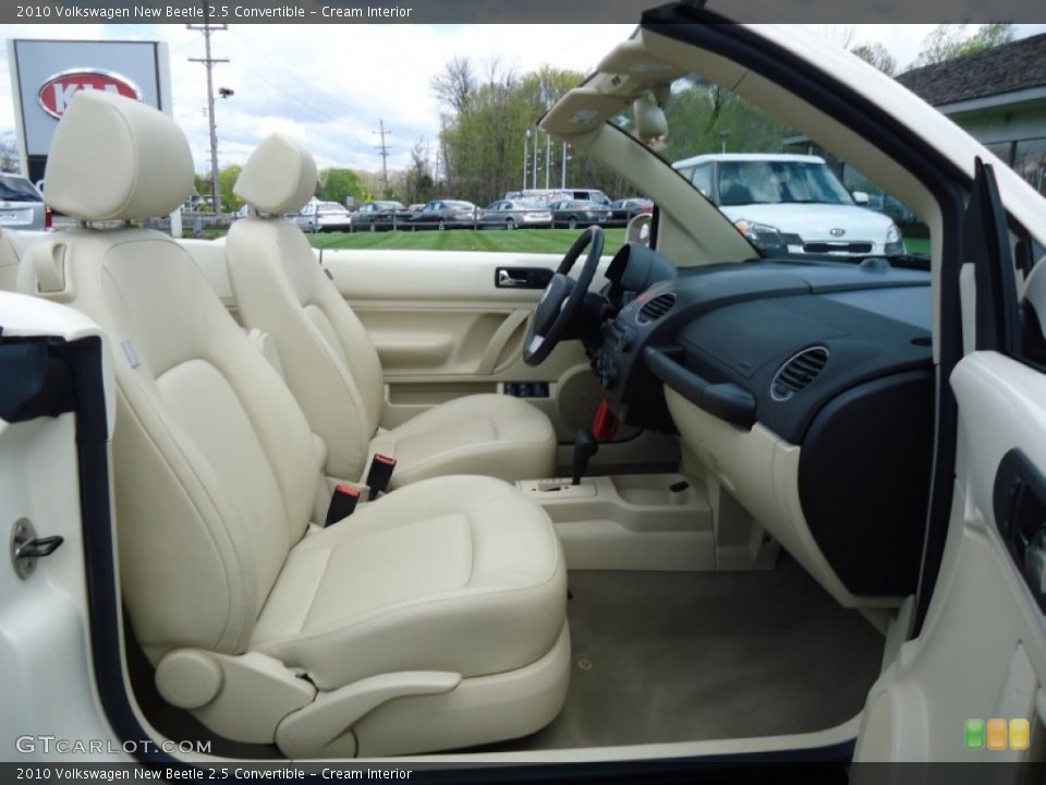 Cream Interior Photo for the 2010 Volkswagen New Beetle 2.5 Convertible #63727587