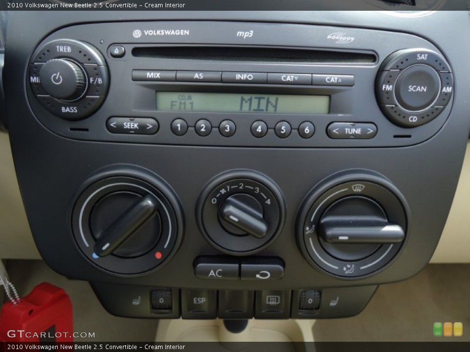 Cream Interior Controls for the 2010 Volkswagen New Beetle 2.5 Convertible #63727654