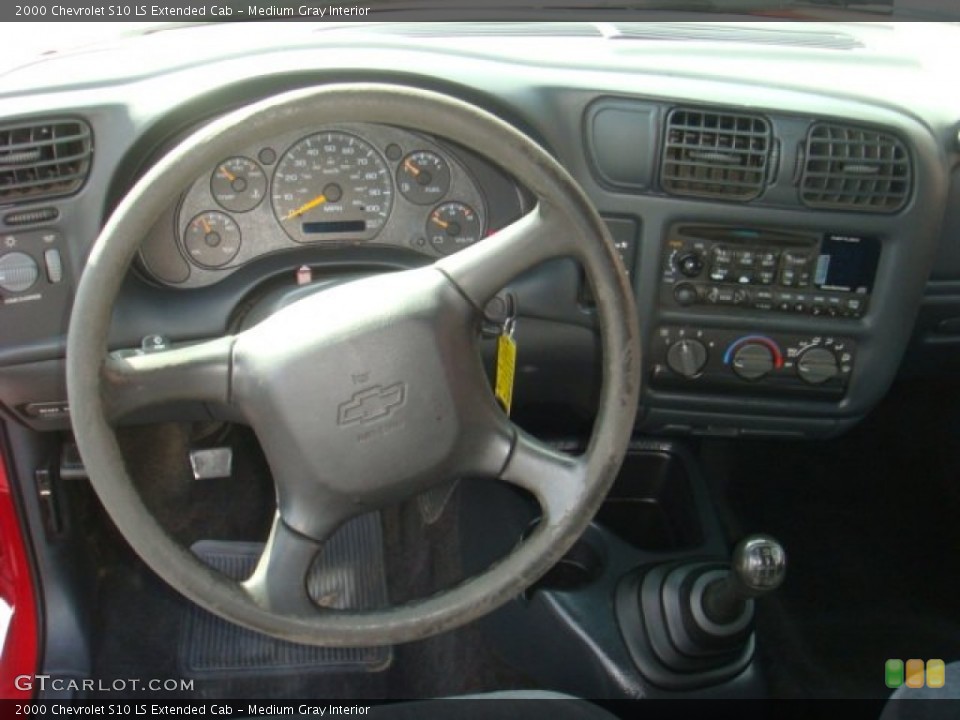 Medium Gray Interior Steering Wheel for the 2000 Chevrolet S10 LS Extended Cab #63732438
