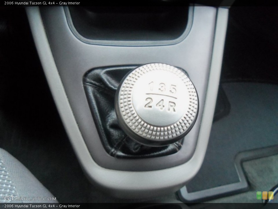 Gray Interior Transmission for the 2006 Hyundai Tucson GL 4x4 #63735435
