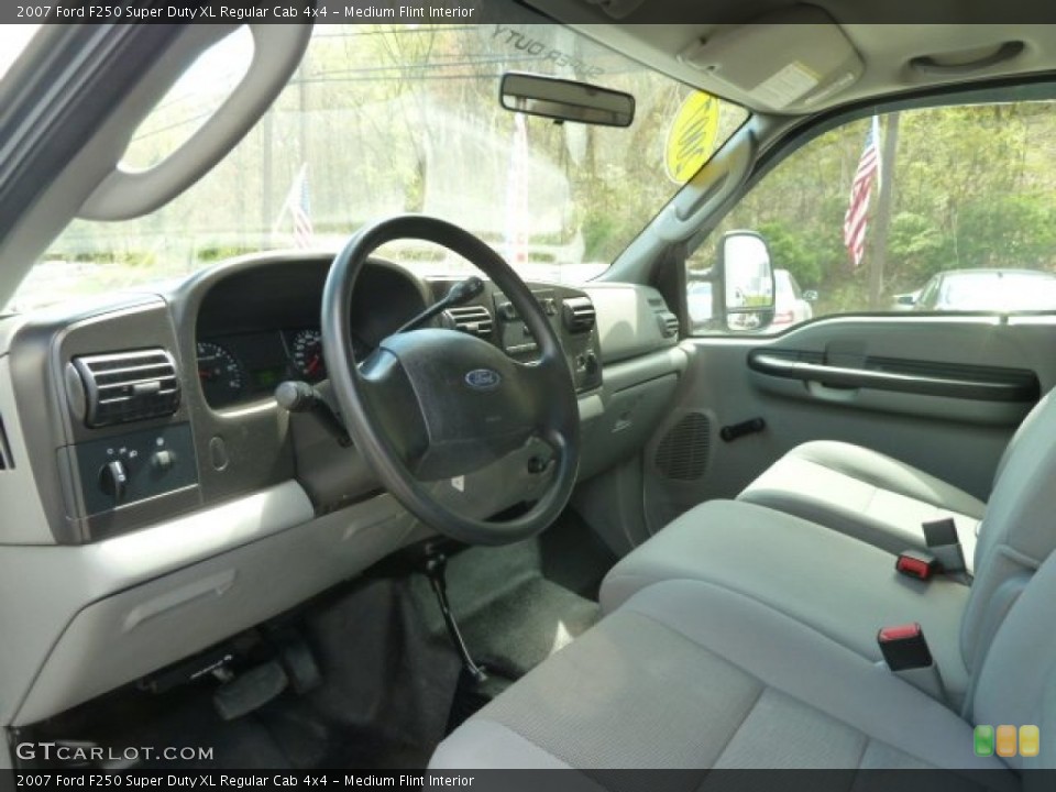 Medium Flint Interior Photo for the 2007 Ford F250 Super Duty XL Regular Cab 4x4 #63770504