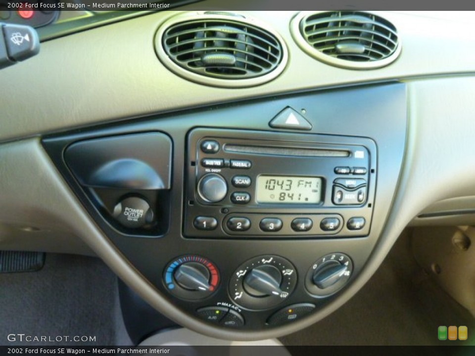 Medium Parchment Interior Controls for the 2002 Ford Focus SE Wagon #63776132