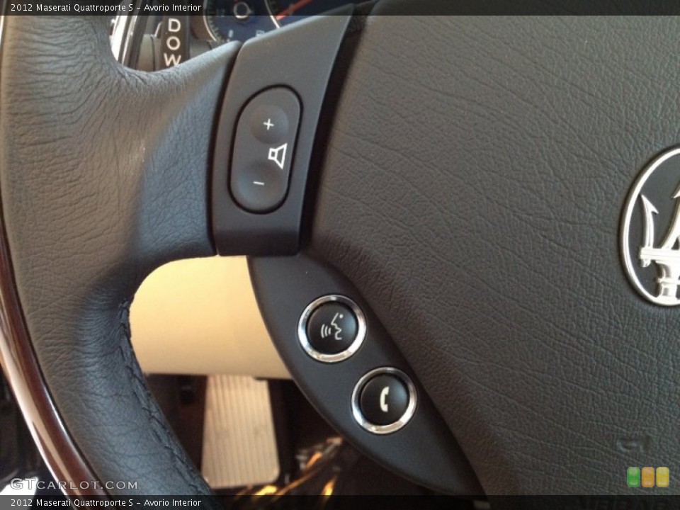 Avorio Interior Controls for the 2012 Maserati Quattroporte S #63805835