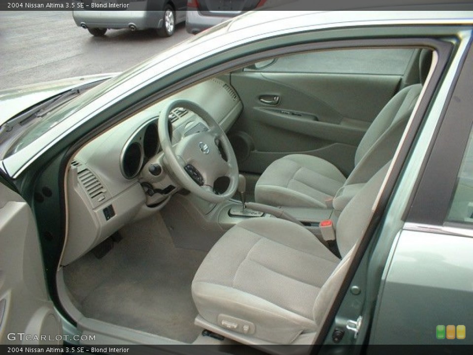 Blond Interior Photo for the 2004 Nissan Altima 3.5 SE #63857891