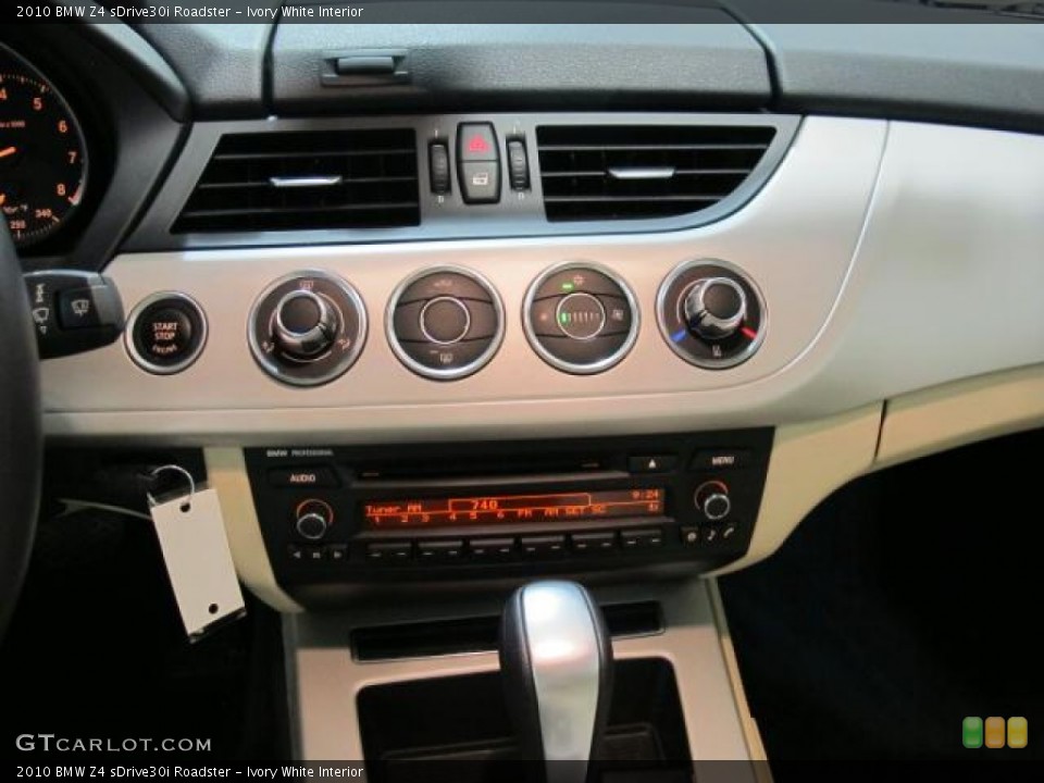 Ivory White Interior Controls for the 2010 BMW Z4 sDrive30i Roadster #63868187