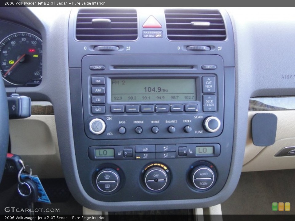 Pure Beige Interior Controls for the 2006 Volkswagen Jetta 2.0T Sedan #63907478