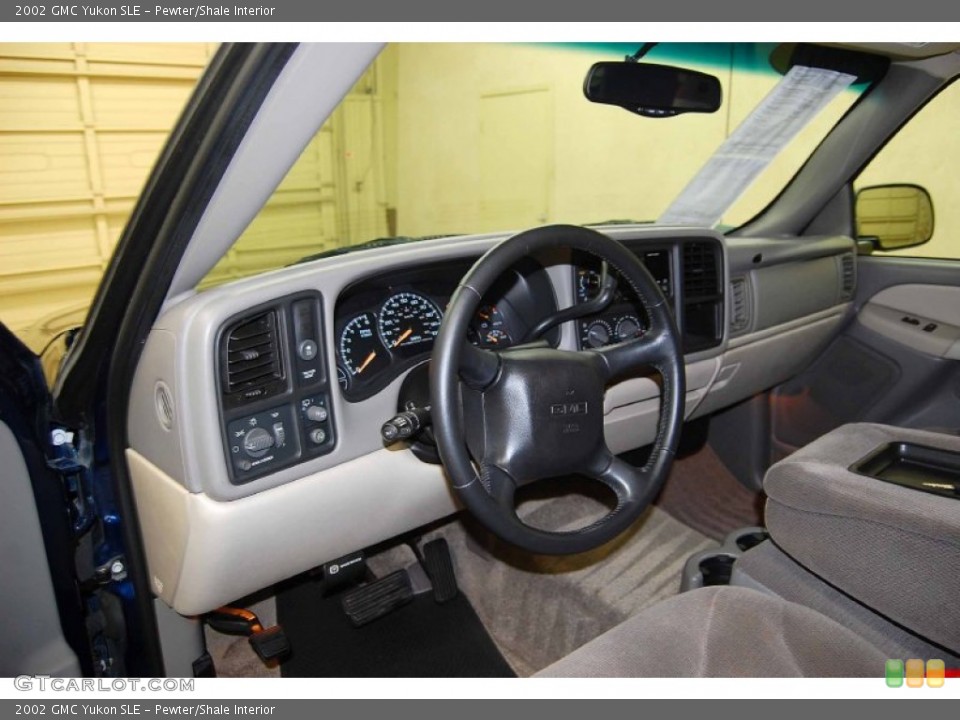 Pewter/Shale Interior Photo for the 2002 GMC Yukon SLE #63926917