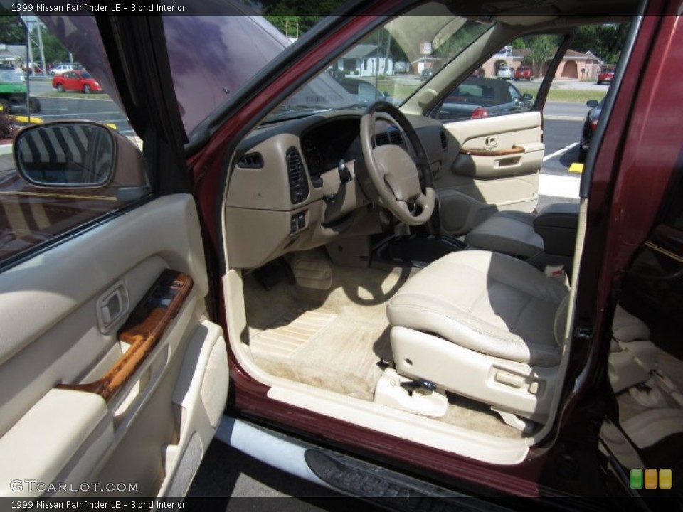 Blond Interior Photo for the 1999 Nissan Pathfinder LE #63981000