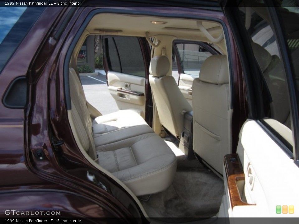 Blond Interior Photo for the 1999 Nissan Pathfinder LE #63981033