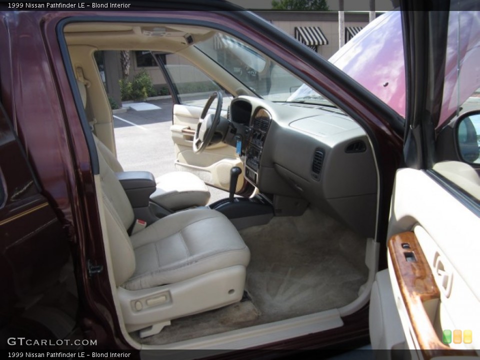 Blond Interior Photo for the 1999 Nissan Pathfinder LE #63981043