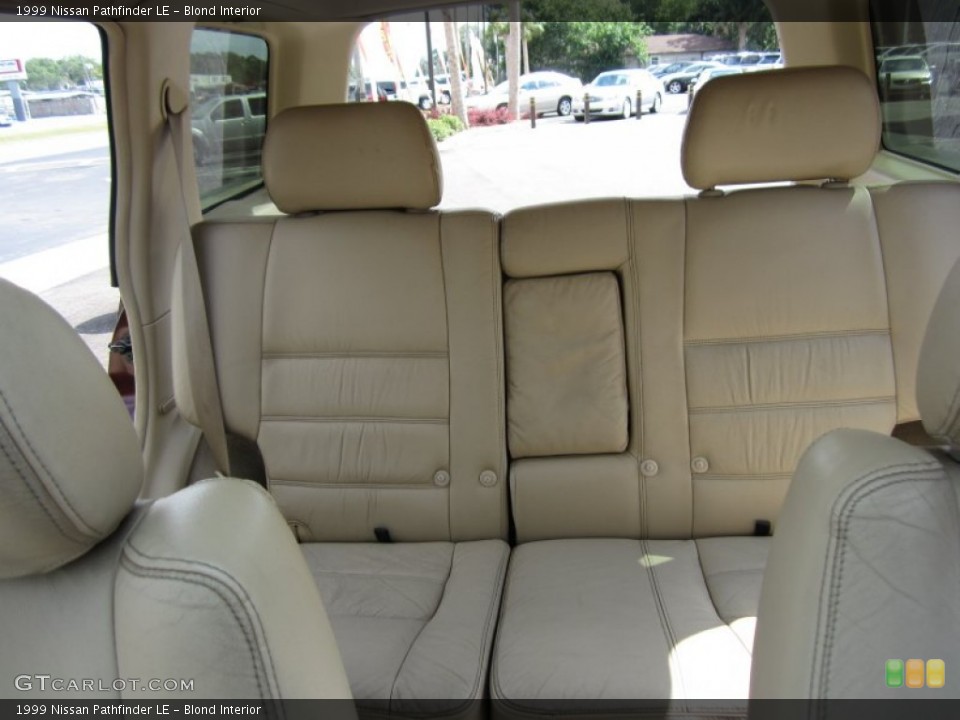 Blond 1999 Nissan Pathfinder Interiors