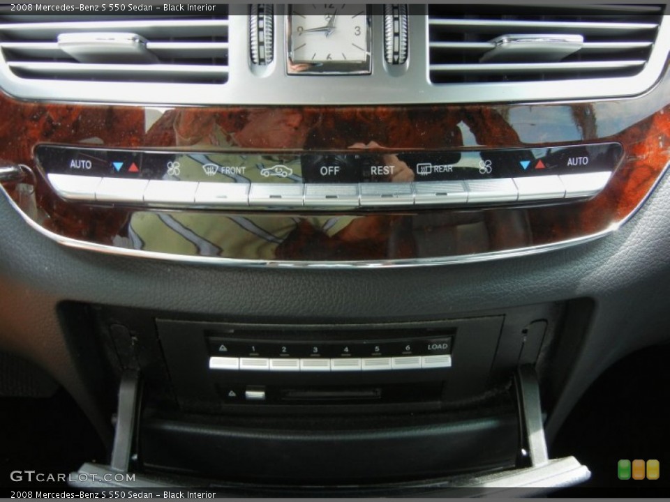 Black Interior Controls for the 2008 Mercedes-Benz S 550 Sedan #64004983