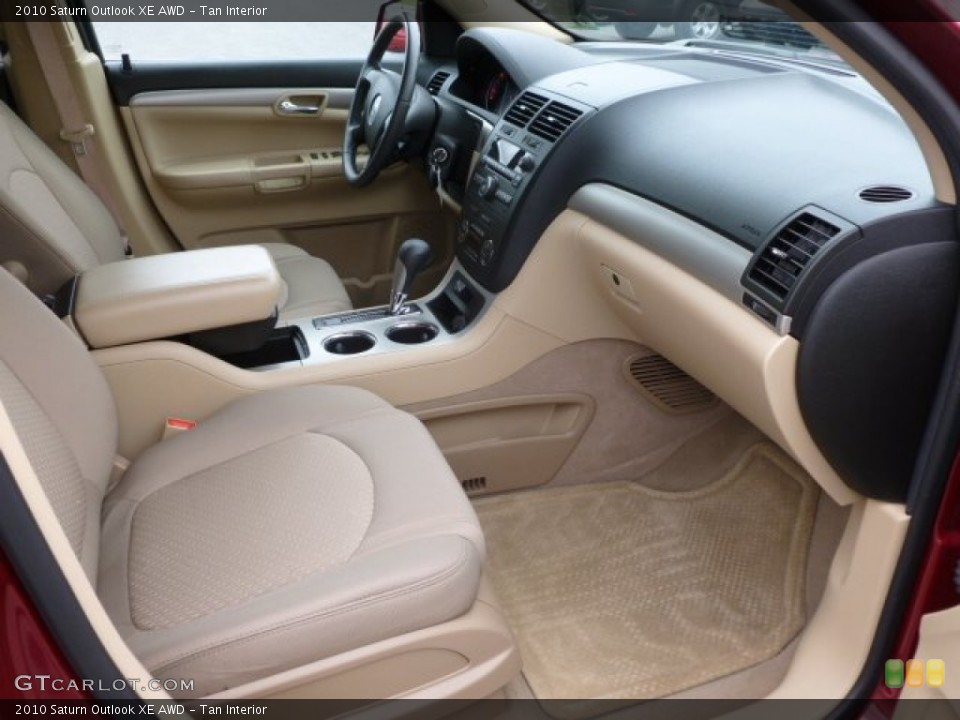 Tan Interior Photo for the 2010 Saturn Outlook XE AWD #64077354