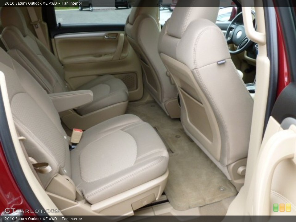 Tan Interior Photo for the 2010 Saturn Outlook XE AWD #64077374
