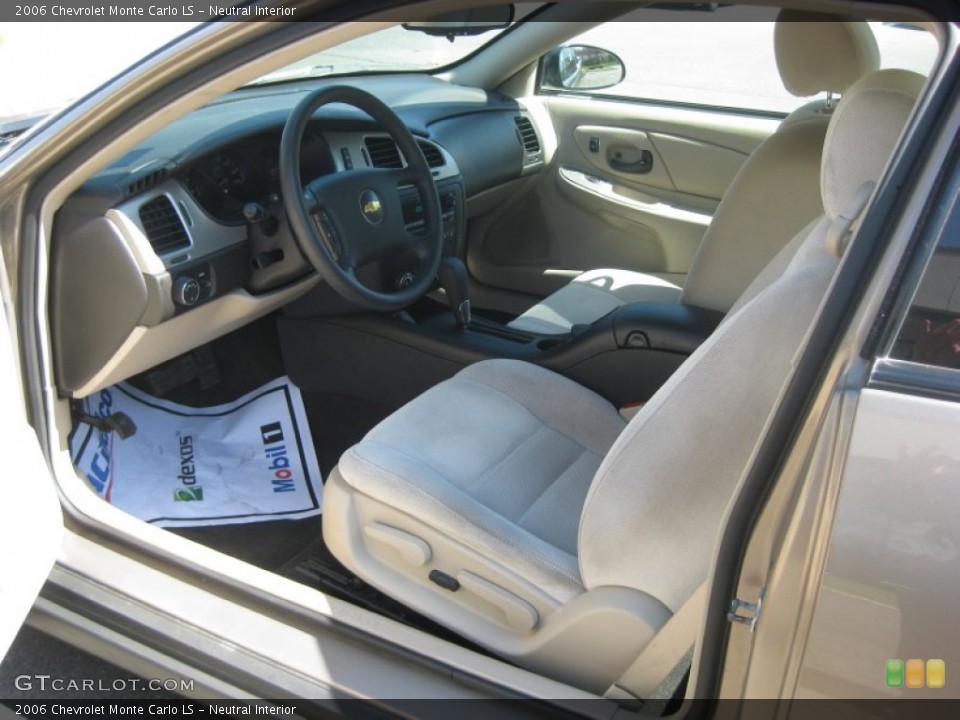 Neutral Interior Photo for the 2006 Chevrolet Monte Carlo LS #64178954