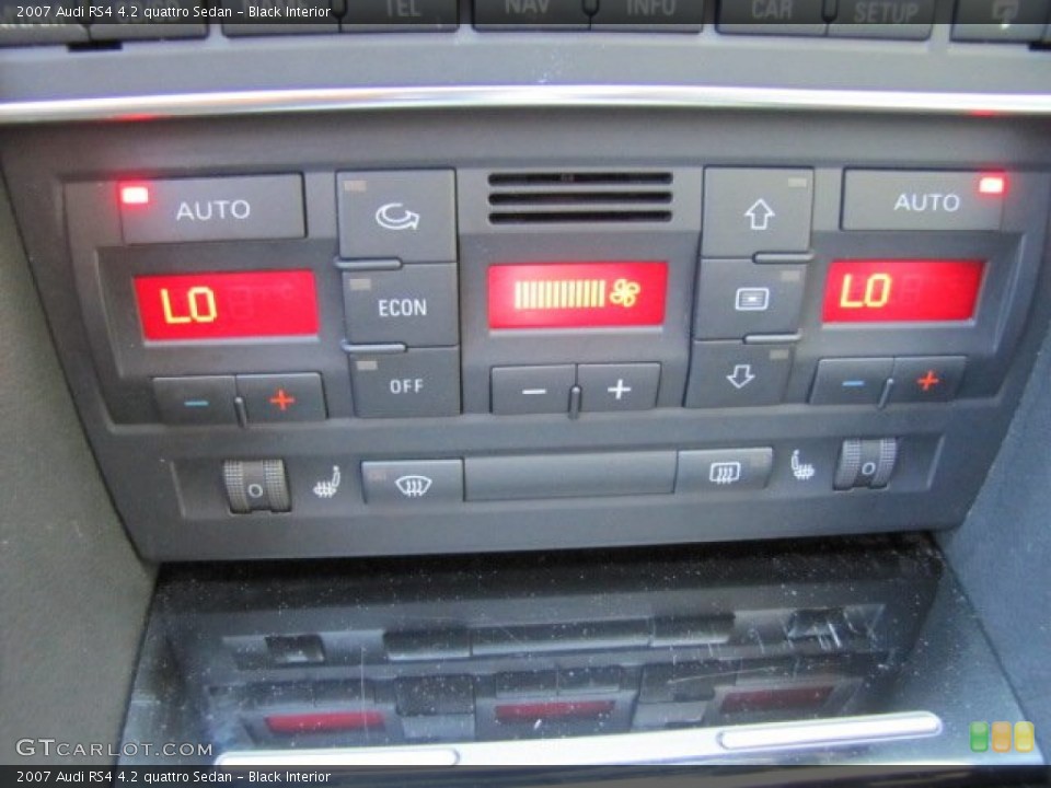 Black Interior Controls for the 2007 Audi RS4 4.2 quattro Sedan #64220967