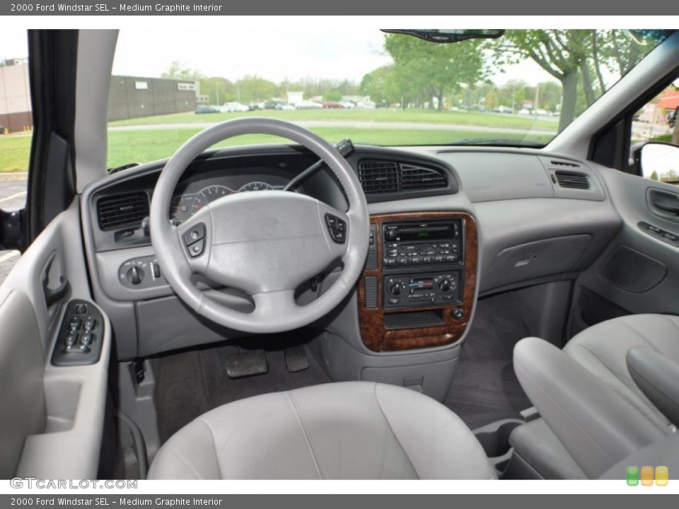 Medium Graphite Interior Photo for the 2000 Ford Windstar SEL #64234654