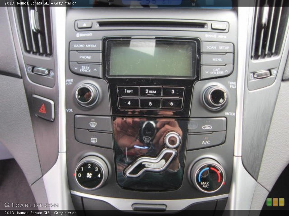 Gray Interior Controls for the 2013 Hyundai Sonata GLS #64329594