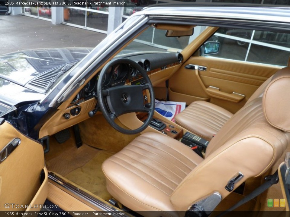 Parchment Interior Photo for the 1985 Mercedes-Benz SL Class 380 SL Roadster #64336403