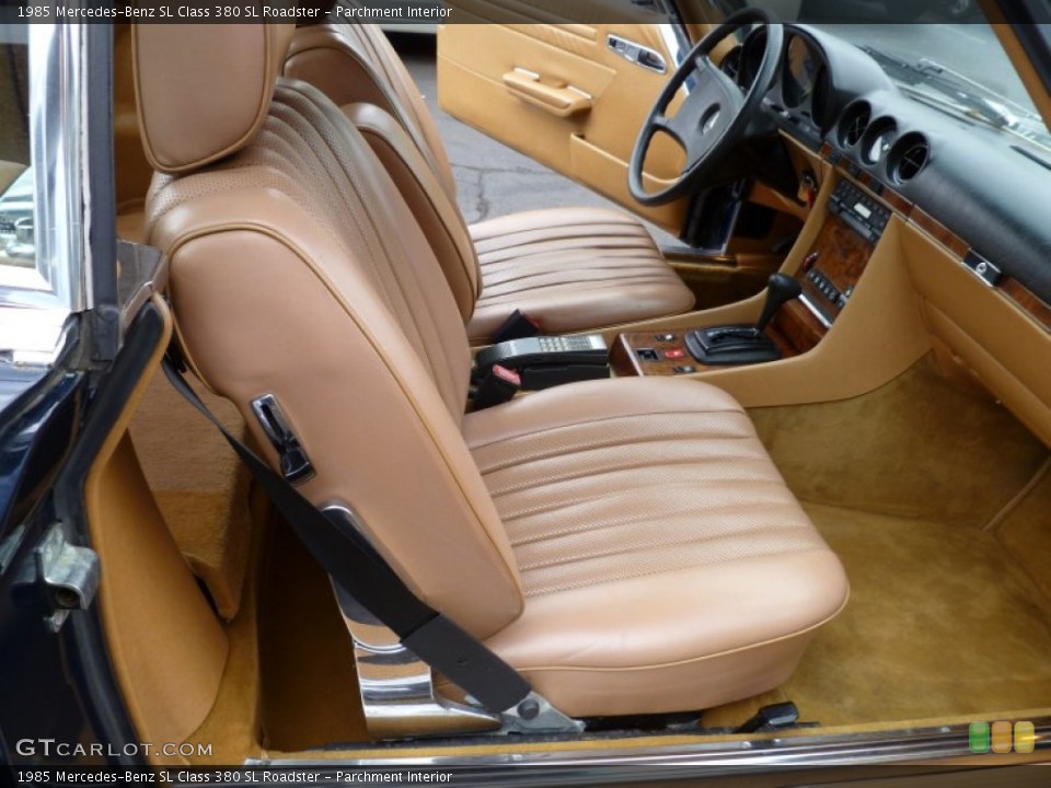 Parchment Interior Photo for the 1985 Mercedes-Benz SL Class 380 SL Roadster #64336457