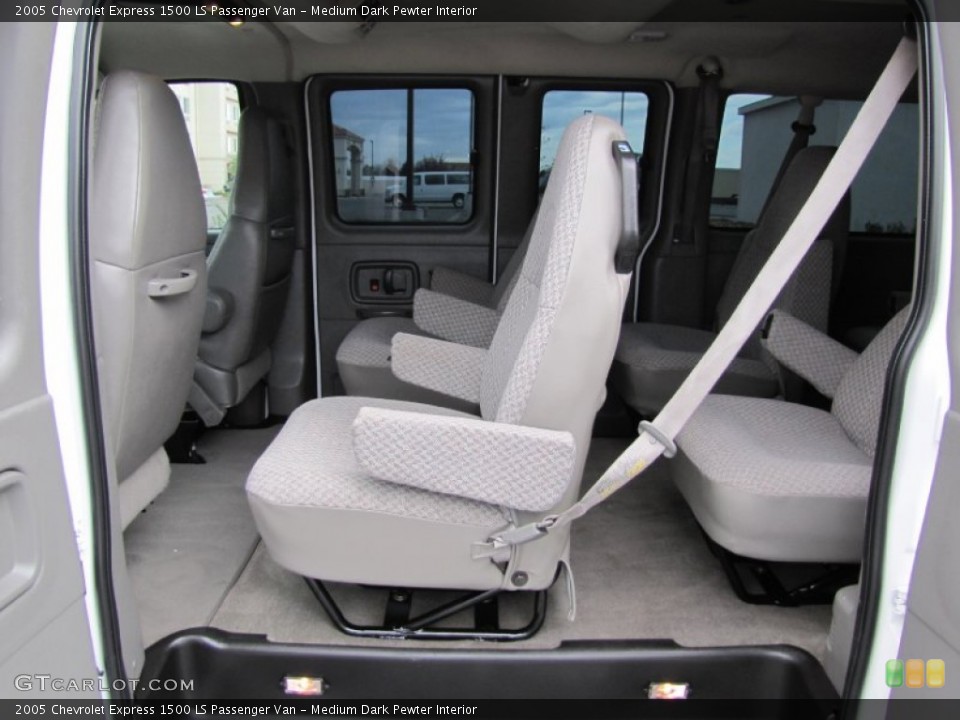 Medium Dark Pewter Interior Photo for the 2005 Chevrolet Express 1500 LS Passenger Van #64405548