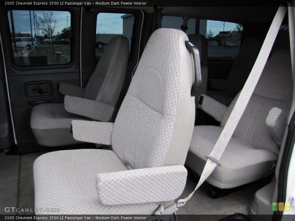 Medium Dark Pewter Interior Photo for the 2005 Chevrolet Express 1500 LS Passenger Van #64405555