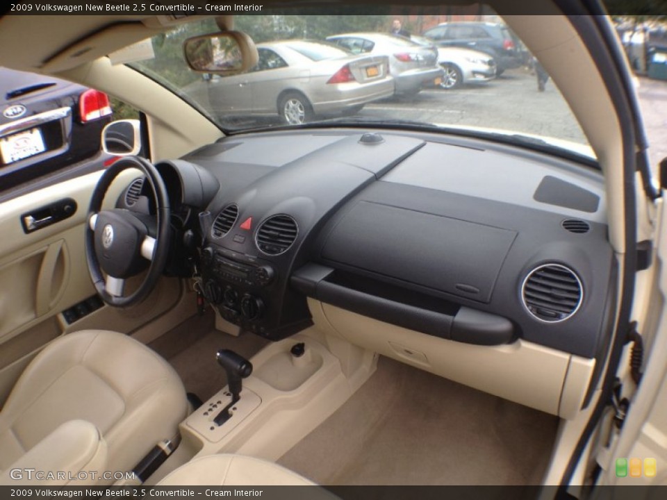 Cream Interior Dashboard for the 2009 Volkswagen New Beetle 2.5 Convertible #64406812