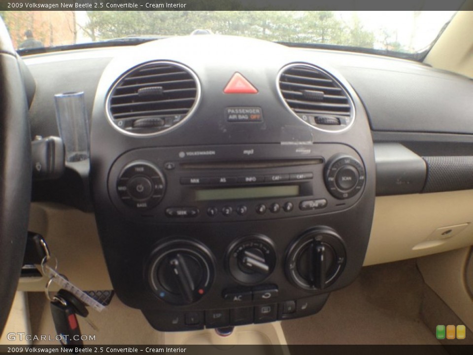 Cream Interior Controls for the 2009 Volkswagen New Beetle 2.5 Convertible #64406829