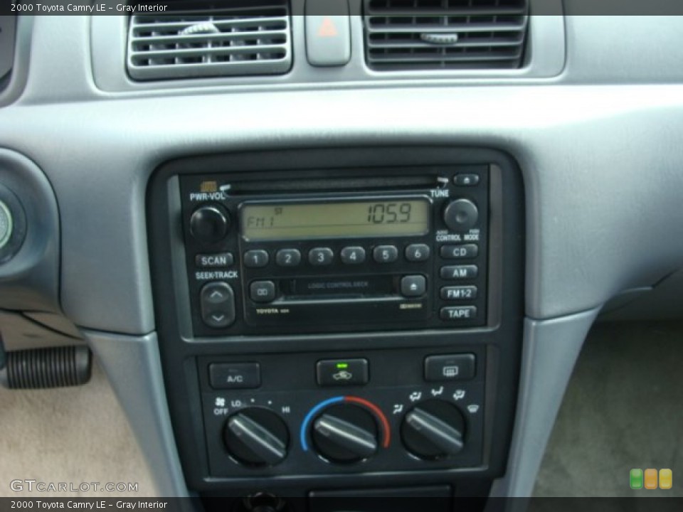 Gray Interior Controls for the 2000 Toyota Camry LE #64450341