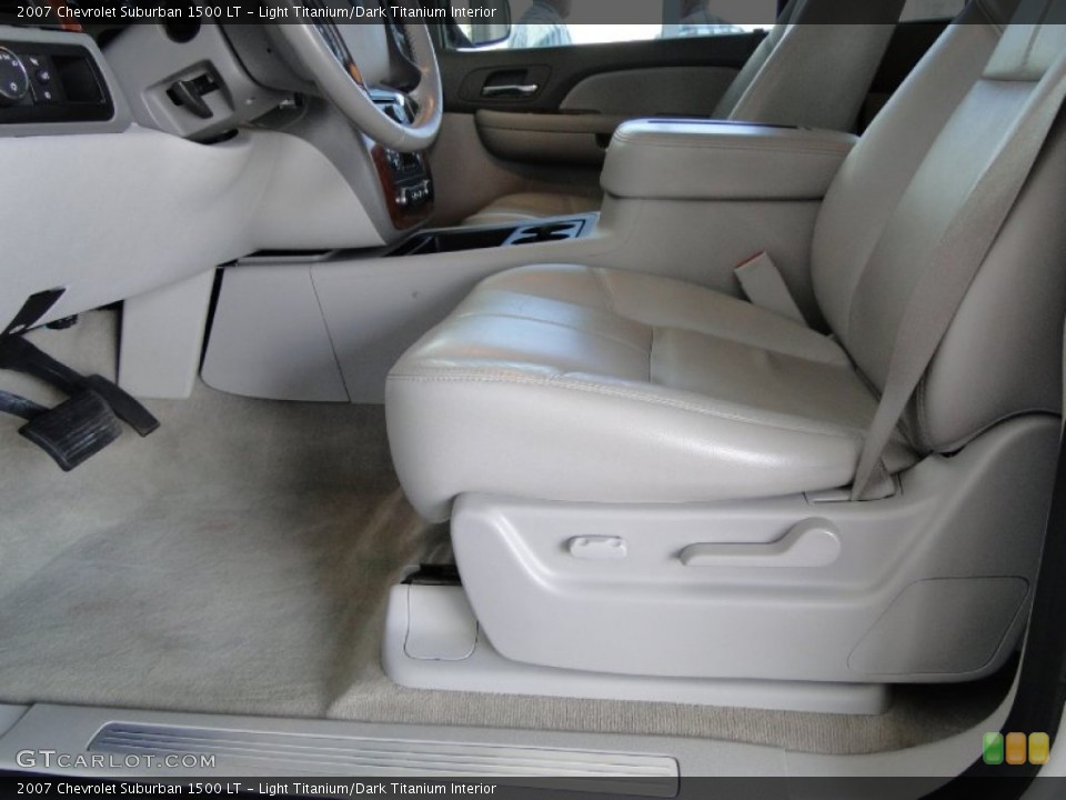 Light Titanium/Dark Titanium Interior Front Seat for the 2007 Chevrolet Suburban 1500 LT #64469565
