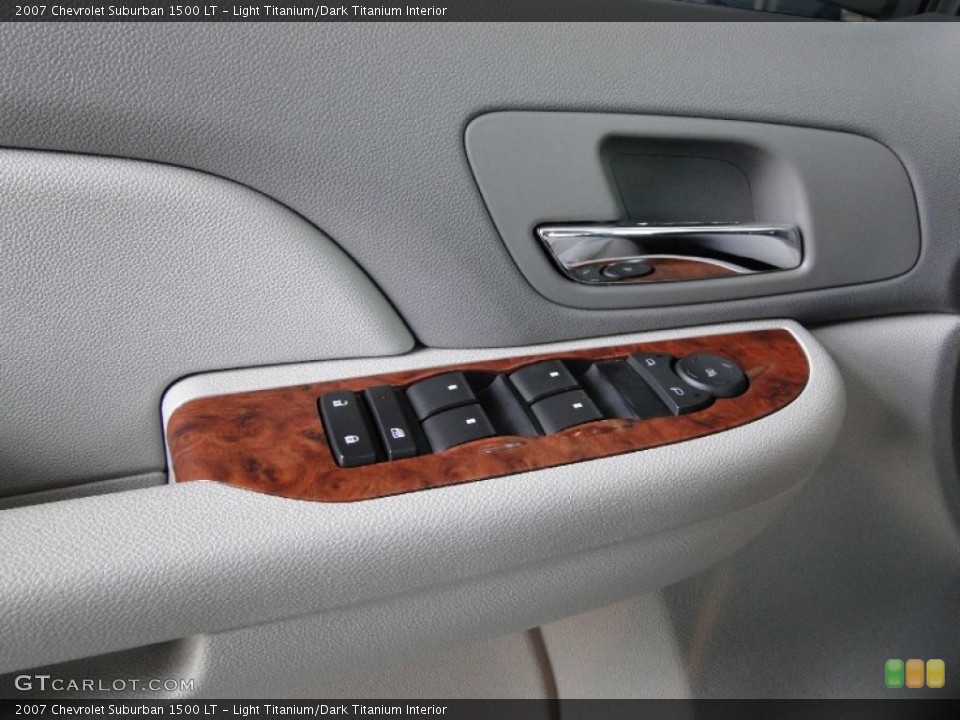 Light Titanium/Dark Titanium Interior Controls for the 2007 Chevrolet Suburban 1500 LT #64469574