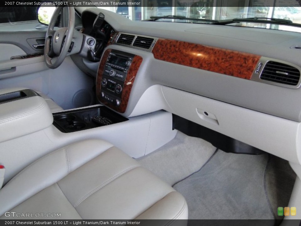 Light Titanium/Dark Titanium Interior Dashboard for the 2007 Chevrolet Suburban 1500 LT #64469657