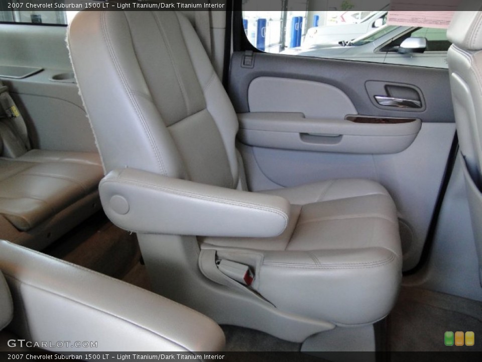 Light Titanium/Dark Titanium Interior Rear Seat for the 2007 Chevrolet Suburban 1500 LT #64469745