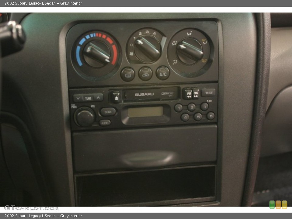 Gray Interior Controls for the 2002 Subaru Legacy L Sedan #64549351