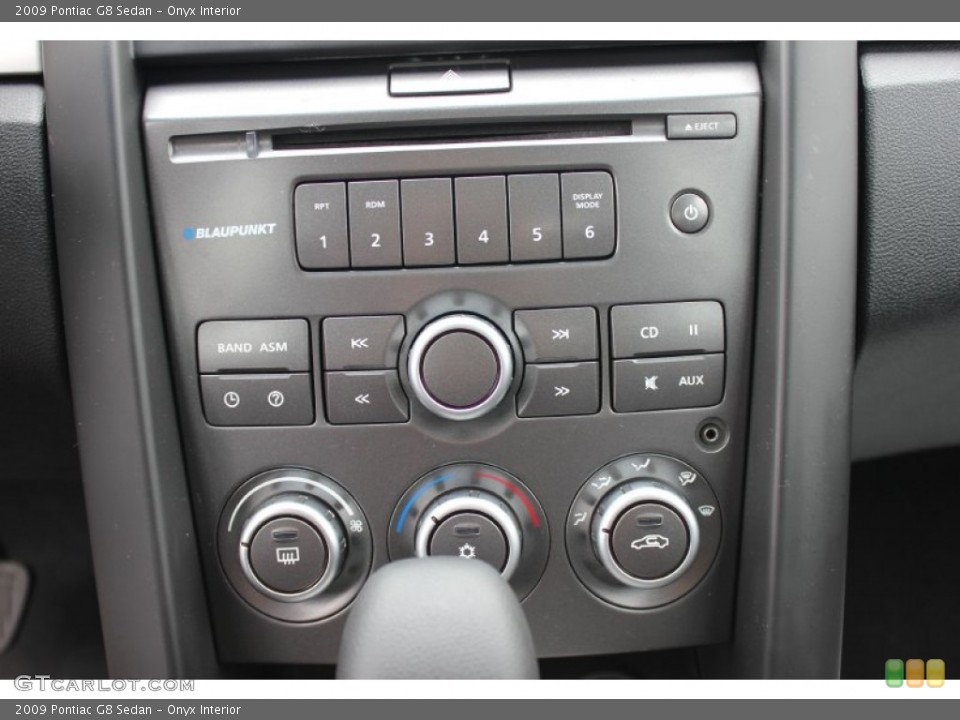 Onyx Interior Controls for the 2009 Pontiac G8 Sedan #64585823