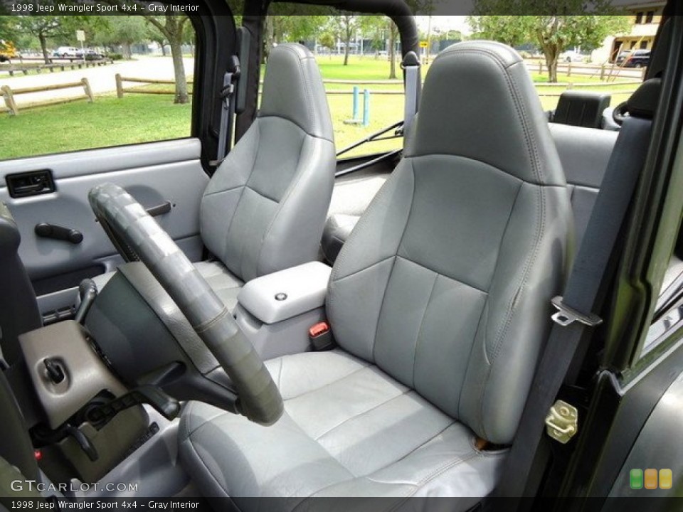 Gray Interior Photo for the 1998 Jeep Wrangler Sport 4x4 #64606293