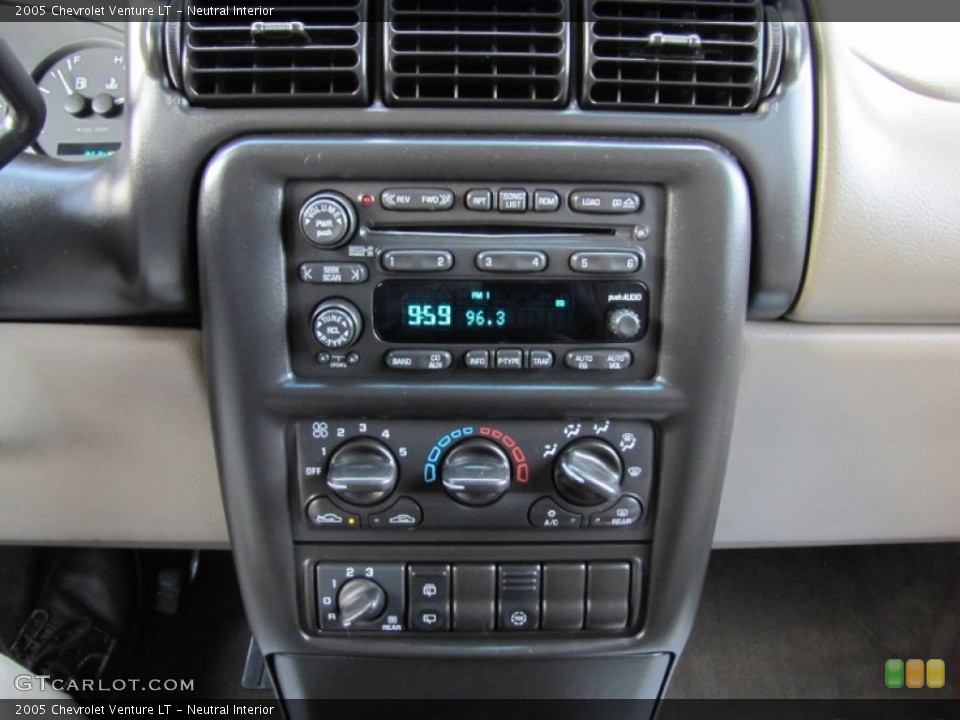 Neutral Interior Controls for the 2005 Chevrolet Venture LT #64679477