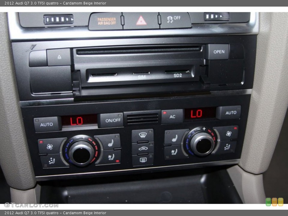 Cardamom Beige Interior Controls for the 2012 Audi Q7 3.0 TFSI quattro #64698063
