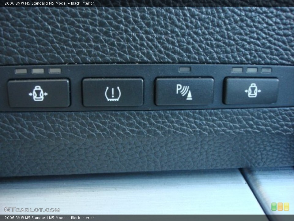 Black Interior Controls for the 2006 BMW M5  #64727413